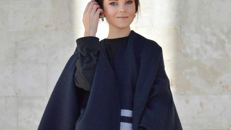 Пончо в сучасному гардеробі: як стилізувати культову накидку