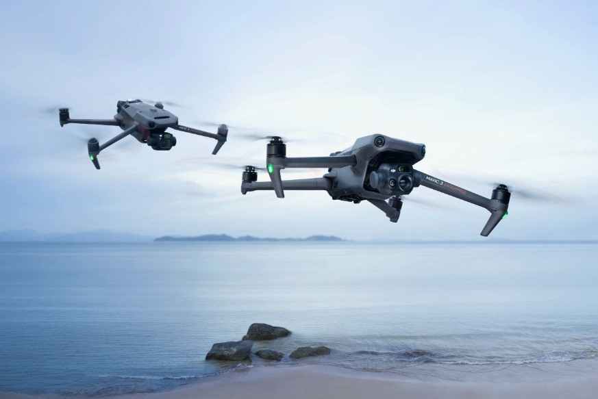 Квадрокоптер DJI Mavic 3 Fly More Combo