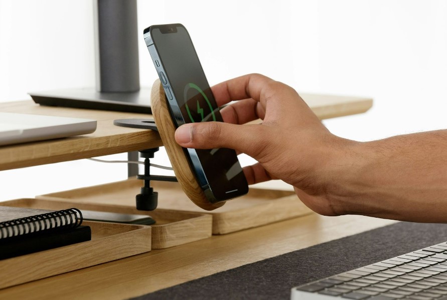 Сравнение MagSafe в iPhone 16