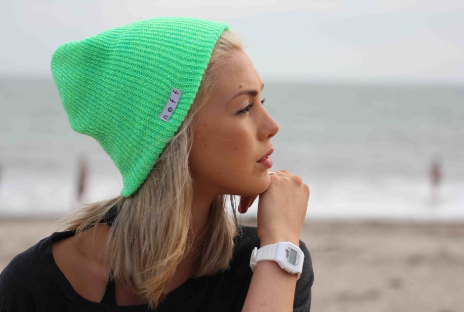 Жіноча шапка-біні: як обрати і з чим носити стильний аксесуар